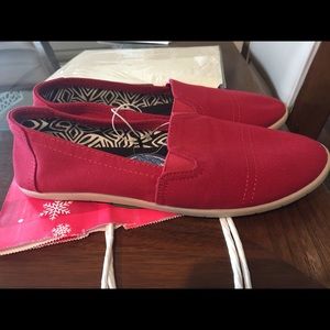 Brand new & unused red shoes